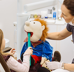 Zahnarzt Krefeld Leistungen Prophylaxe bei Kindern